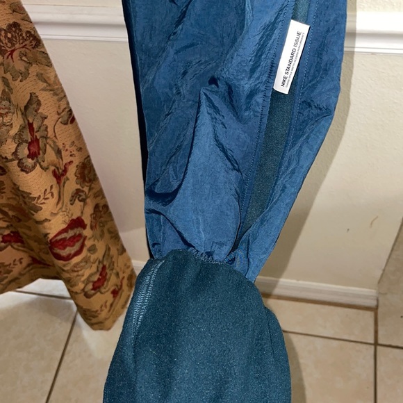 NEW VINTAGE NIKE NAVY BLUE SWEATS SIZE LARGE - Picture 3 of 3